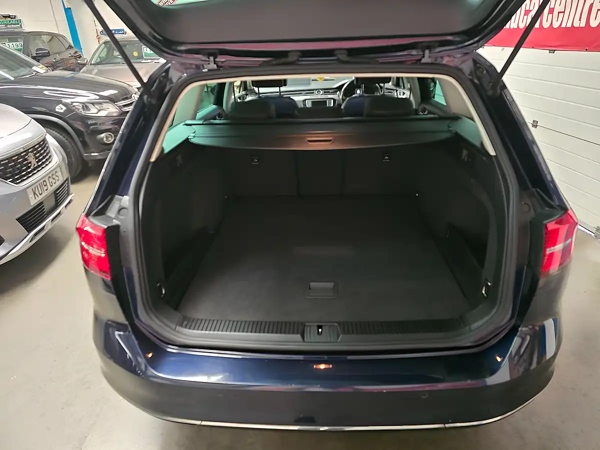 Used 2016 Volkswagen Passat GT Blue - Interior and Exterior details 10