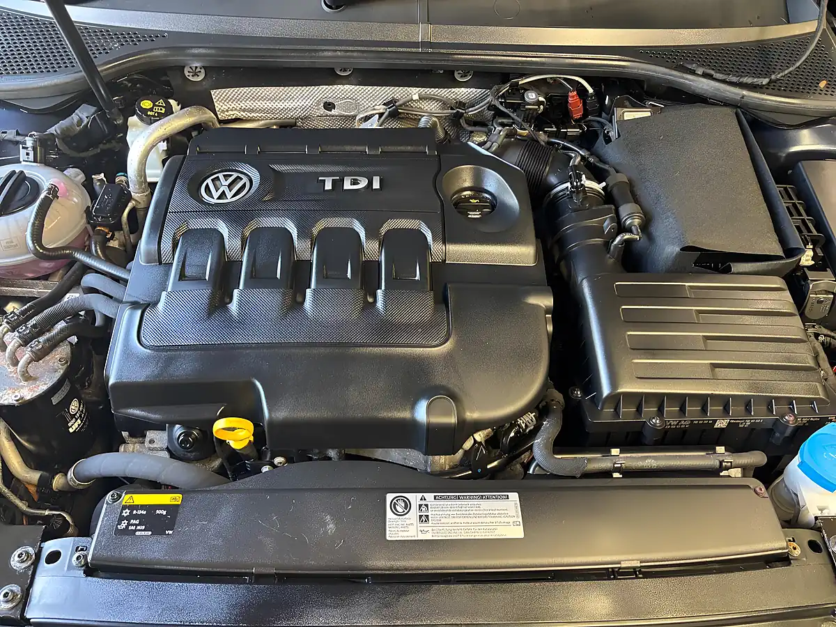 Used 2016 Volkswagen Passat GT Blue - Interior and Exterior details 15