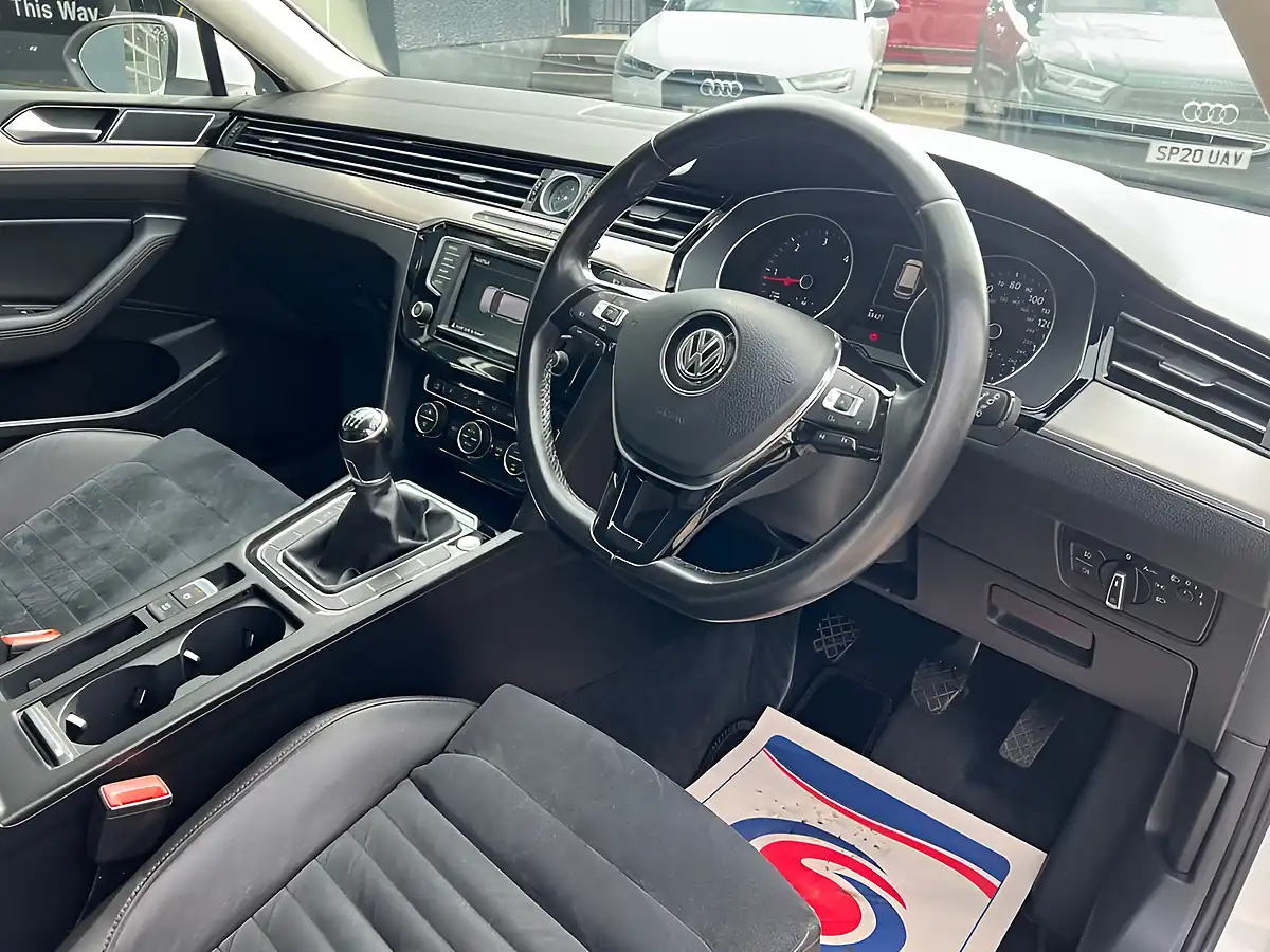 Used 2016 Volkswagen Passat GT White - Interior and Exterior details 13