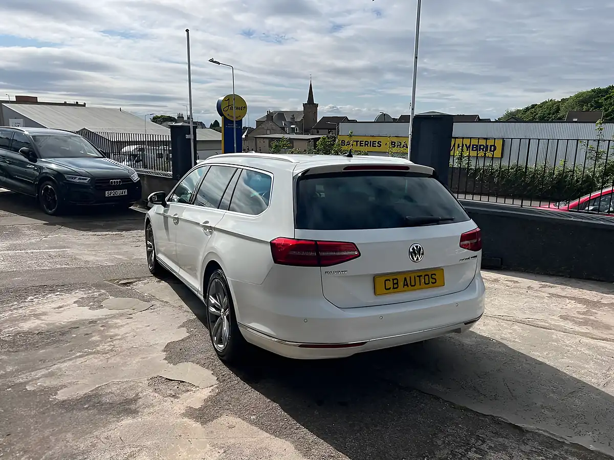 Used 2016 Volkswagen Passat GT White - Interior and Exterior details 6