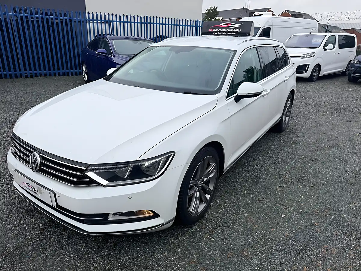 Used 2016 Volkswagen Passat GT White - Interior and Exterior details 10