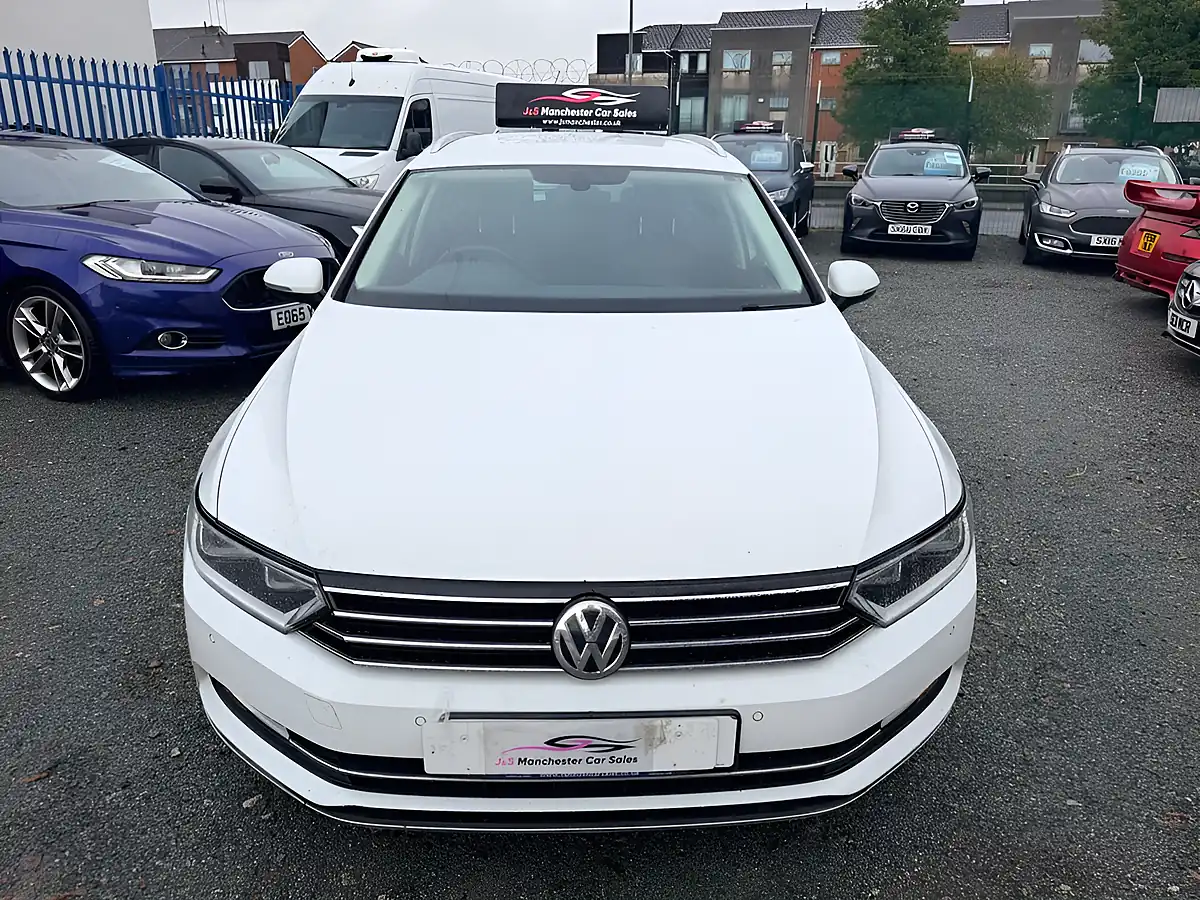 Used 2016 Volkswagen Passat GT White - Interior and Exterior details 11
