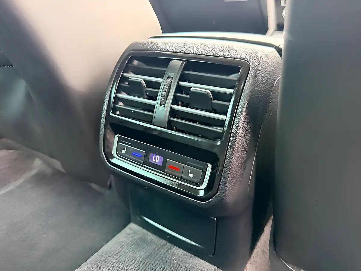 Used 2016 Volkswagen Passat GT White - Interior and Exterior details 16