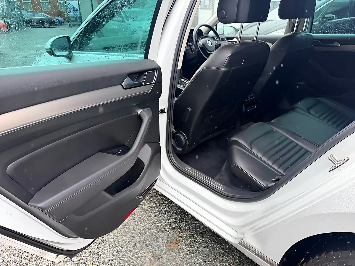 Used 2016 Volkswagen Passat GT White - Interior and Exterior details 17