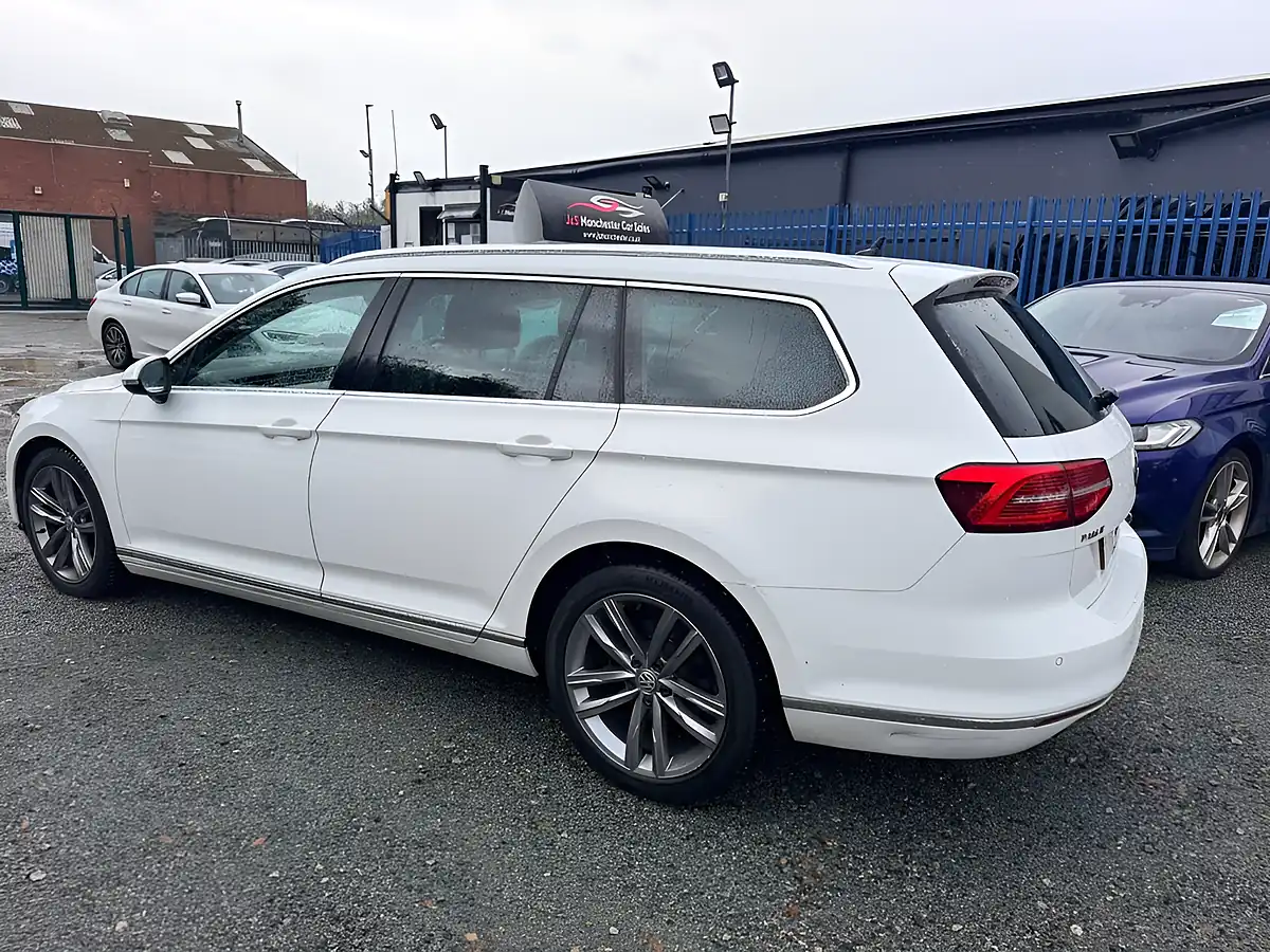 Used 2016 Volkswagen Passat GT White - Interior and Exterior details 9