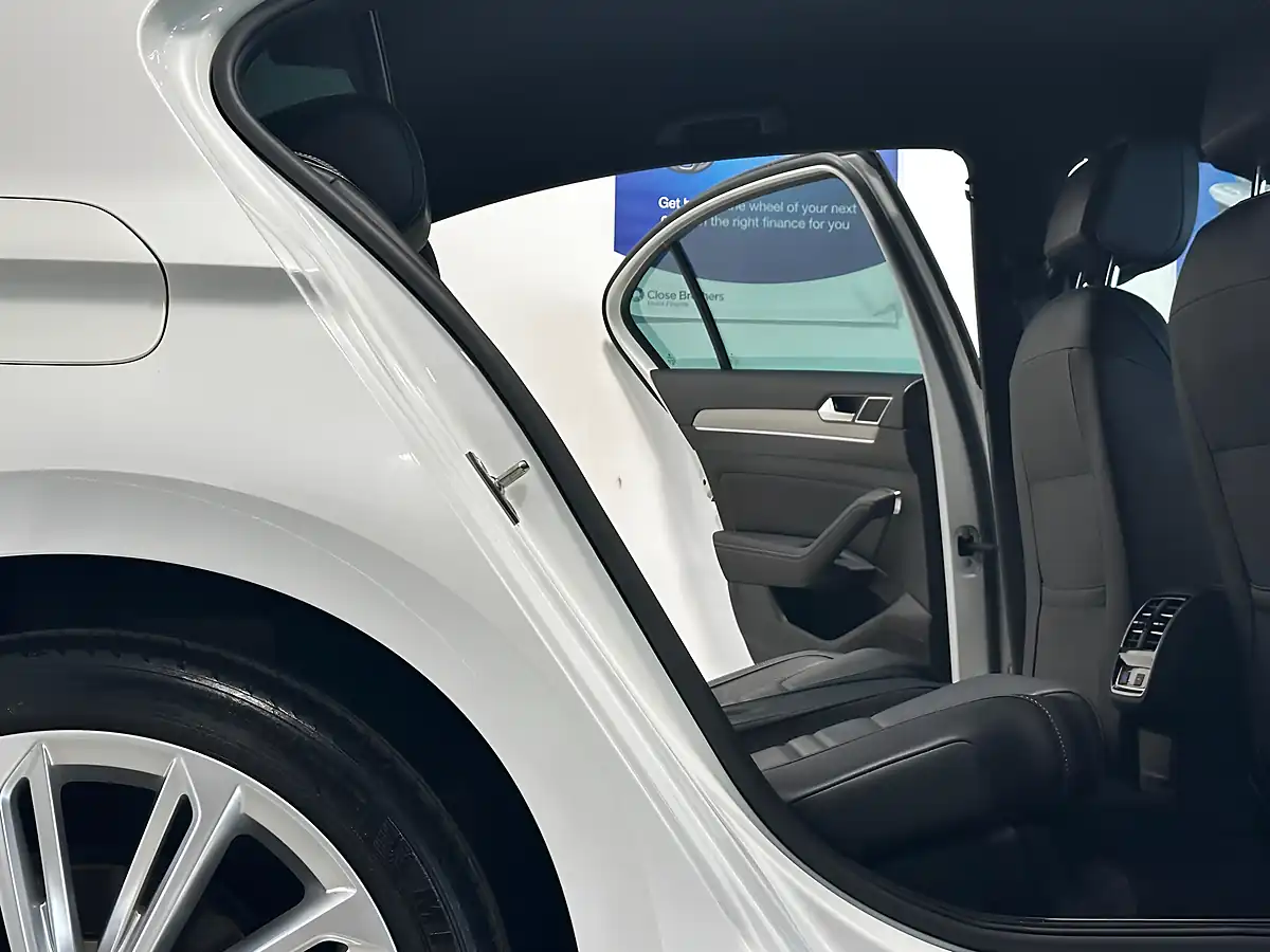 Used 2016 Volkswagen Passat R-Line Oryx White - Interior and Exterior details 12