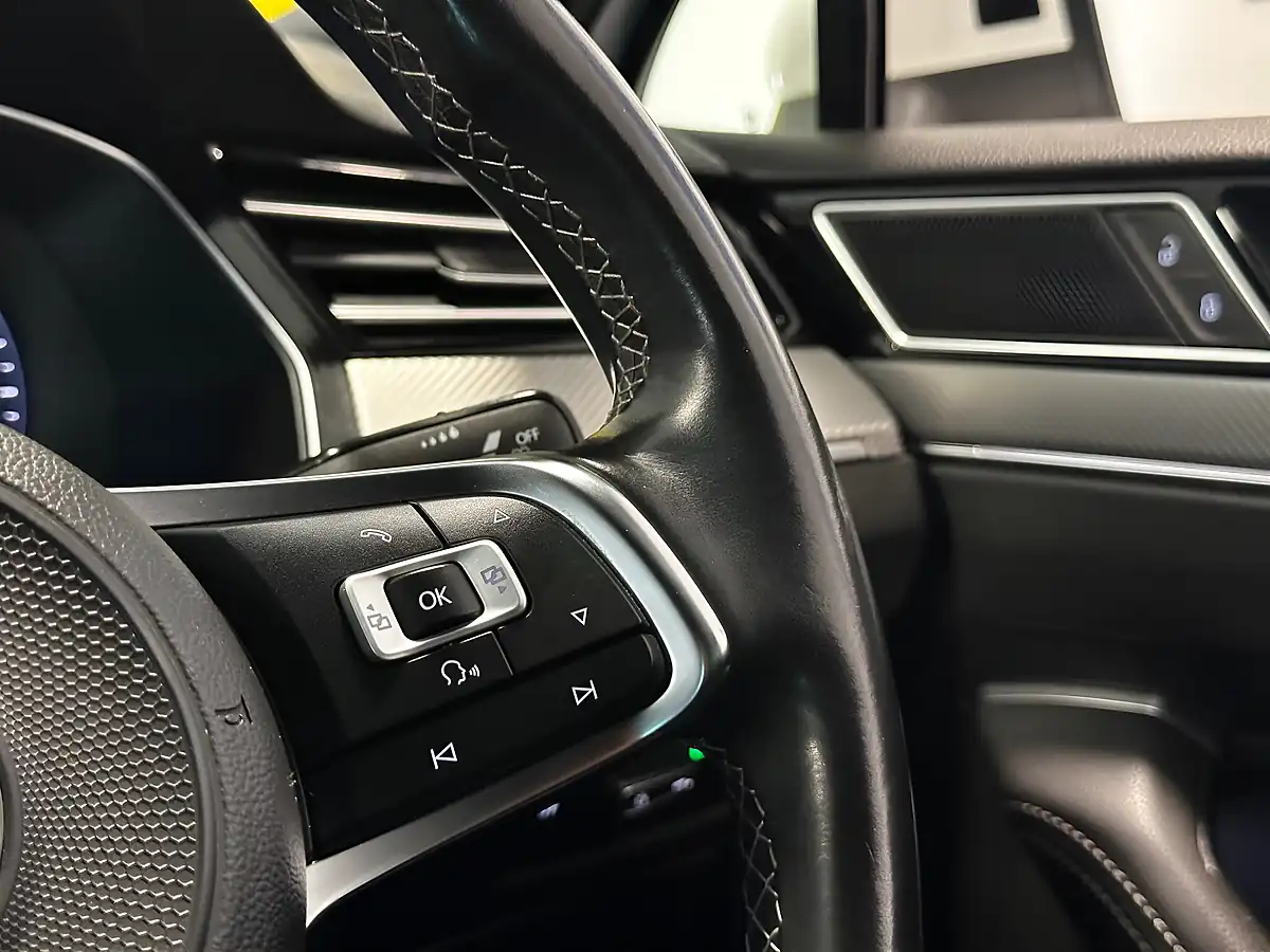 Used 2016 Volkswagen Passat R-Line Oryx White - Interior and Exterior details 15