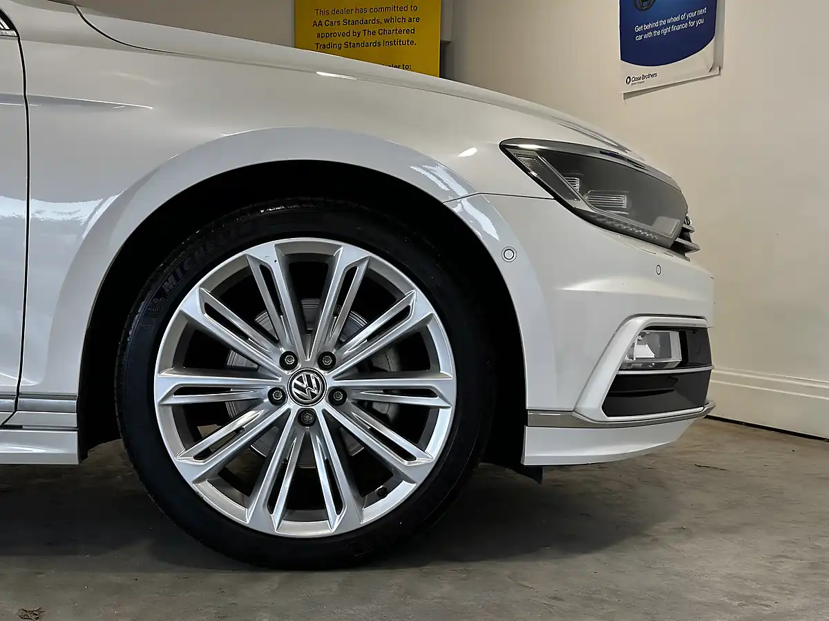 Used 2016 Volkswagen Passat R-Line Oryx White - Interior and Exterior details 19