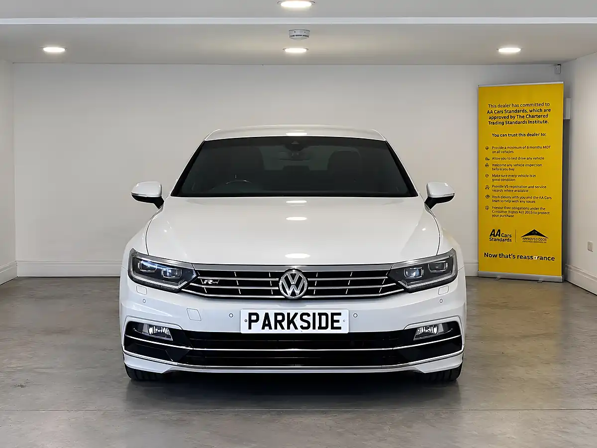 Used 2016 Volkswagen Passat R-Line Oryx White - Interior and Exterior details 4