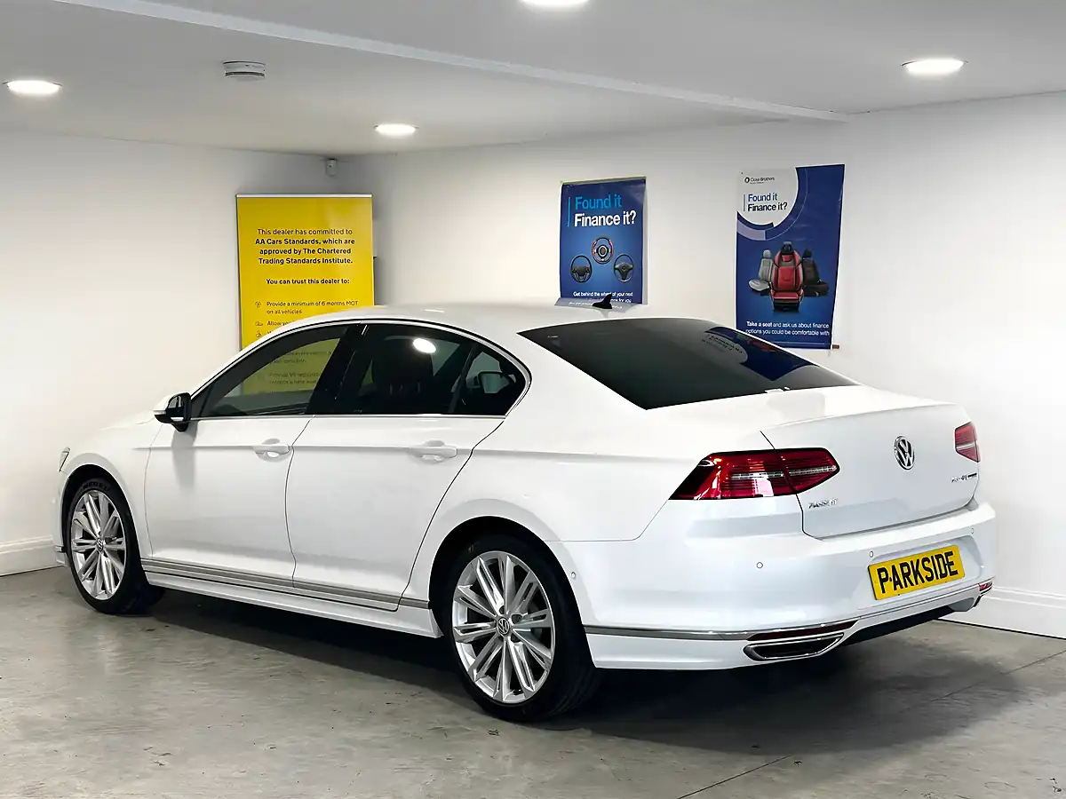 Used 2016 Volkswagen Passat R-Line Oryx White - Interior and Exterior details 6