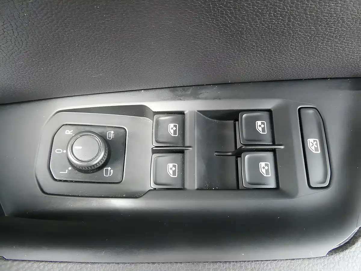 Used 2016 Volkswagen Passat R-Line Silver - Interior and Exterior details 12