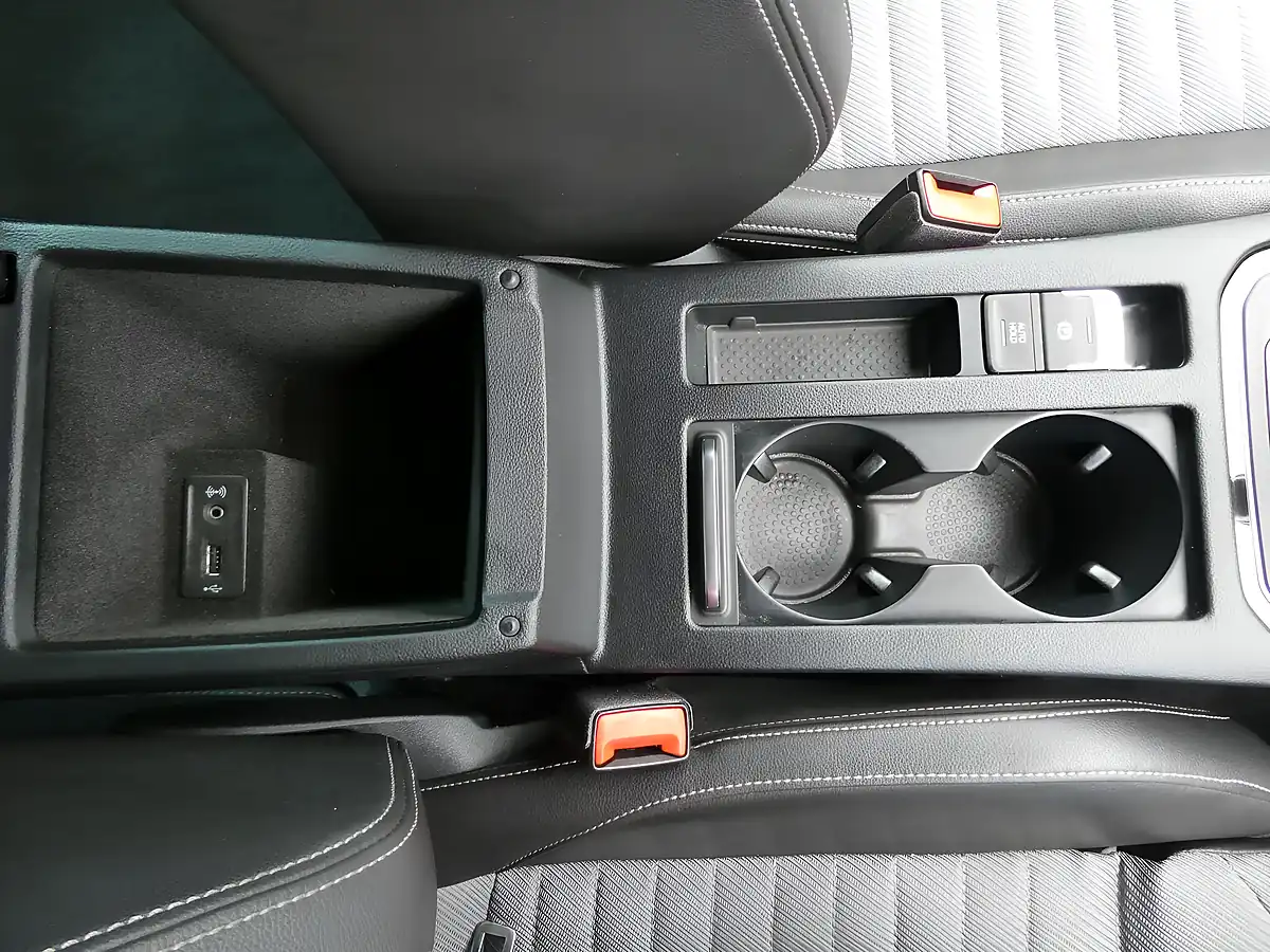Used 2016 Volkswagen Passat R-Line Silver - Interior and Exterior details 13