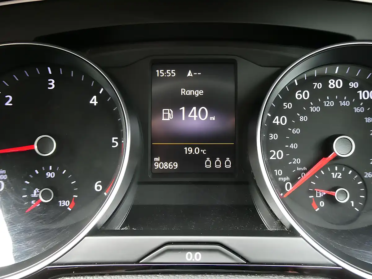 Used 2016 Volkswagen Passat R-Line Silver - Interior and Exterior details 9