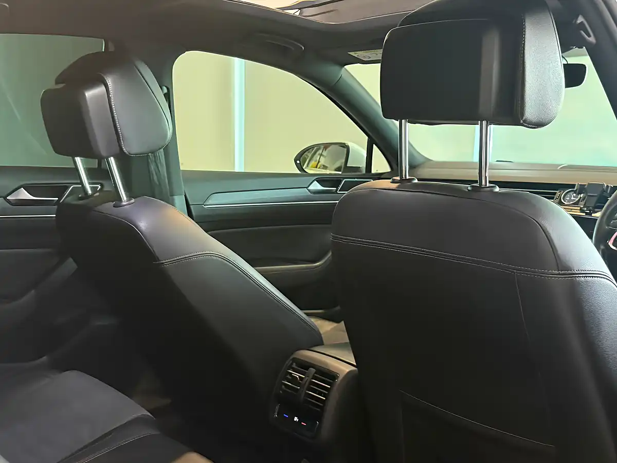 Used 2016 Volkswagen Passat R-Line White - Interior and Exterior details 16