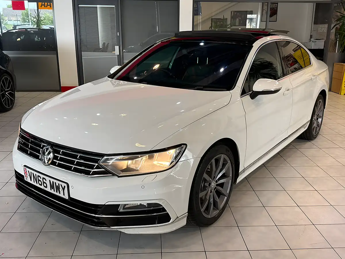 Used 2016 Volkswagen Passat R-Line White - Interior and Exterior details 5