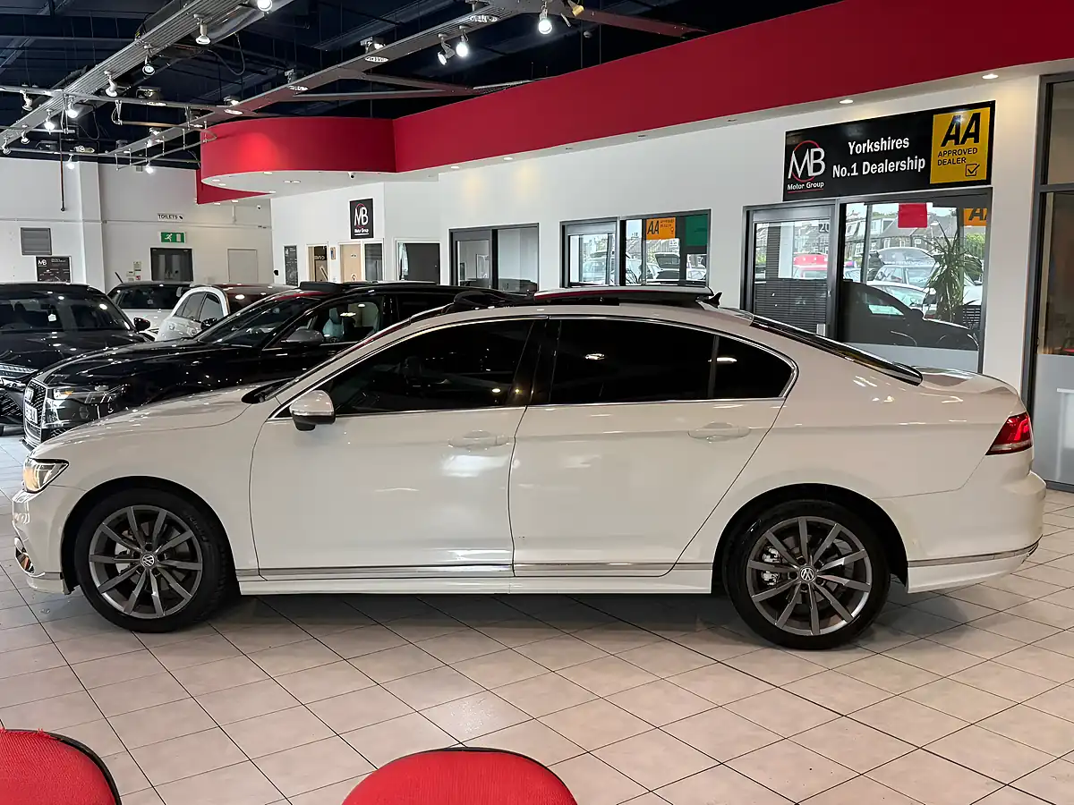 Used 2016 Volkswagen Passat R-Line White - Interior and Exterior details 6