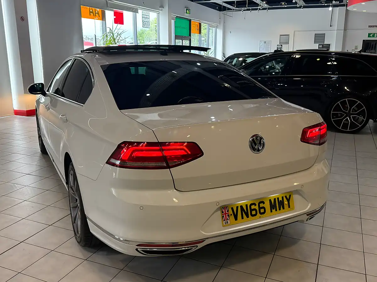 Used 2016 Volkswagen Passat R-Line White - Interior and Exterior details 7