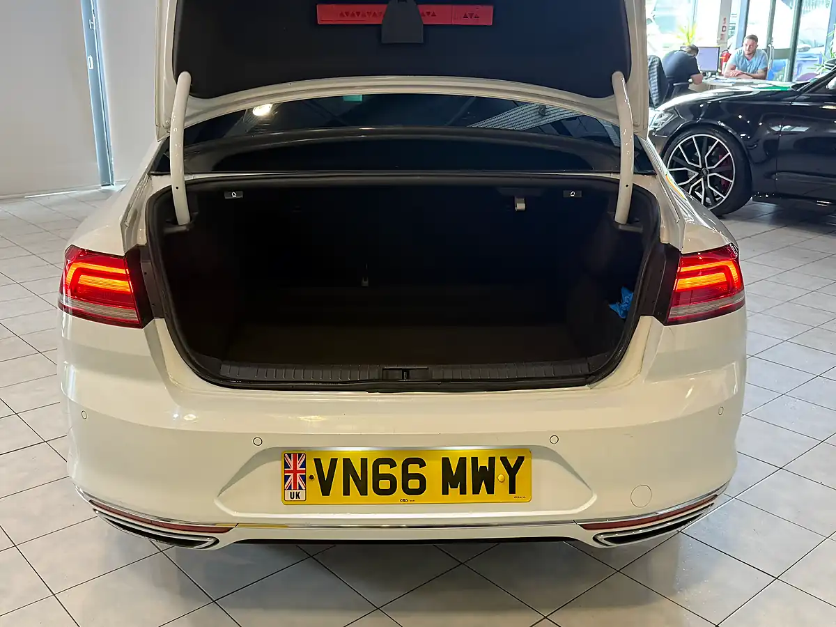 Used 2016 Volkswagen Passat R-Line White - Interior and Exterior details 9