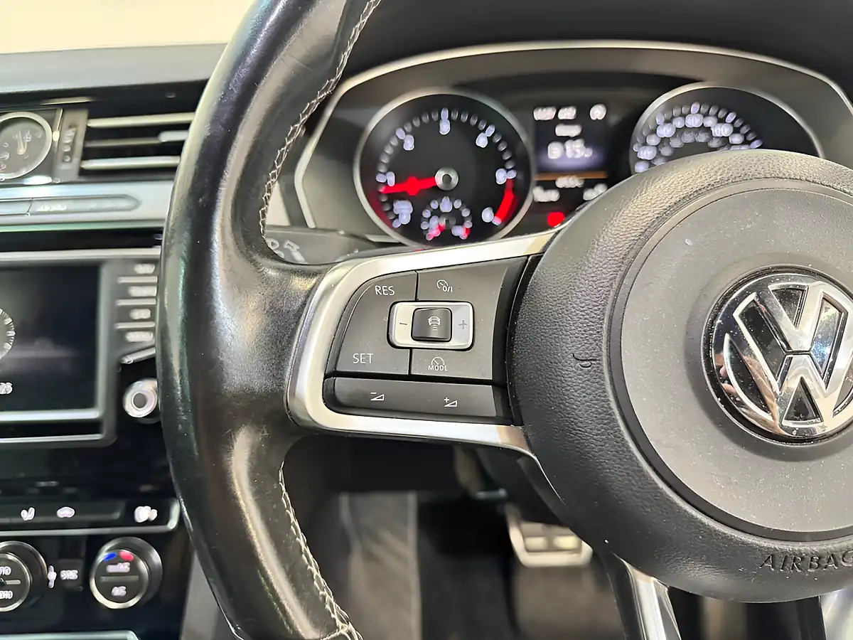 Used 2016 Volkswagen Passat R-Line White - Interior and Exterior details 11