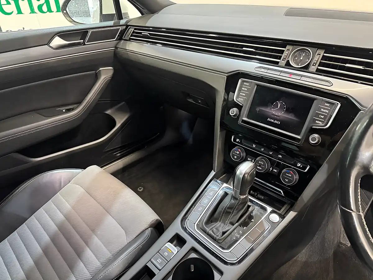 Used 2016 Volkswagen Passat R-Line White - Interior and Exterior details 12