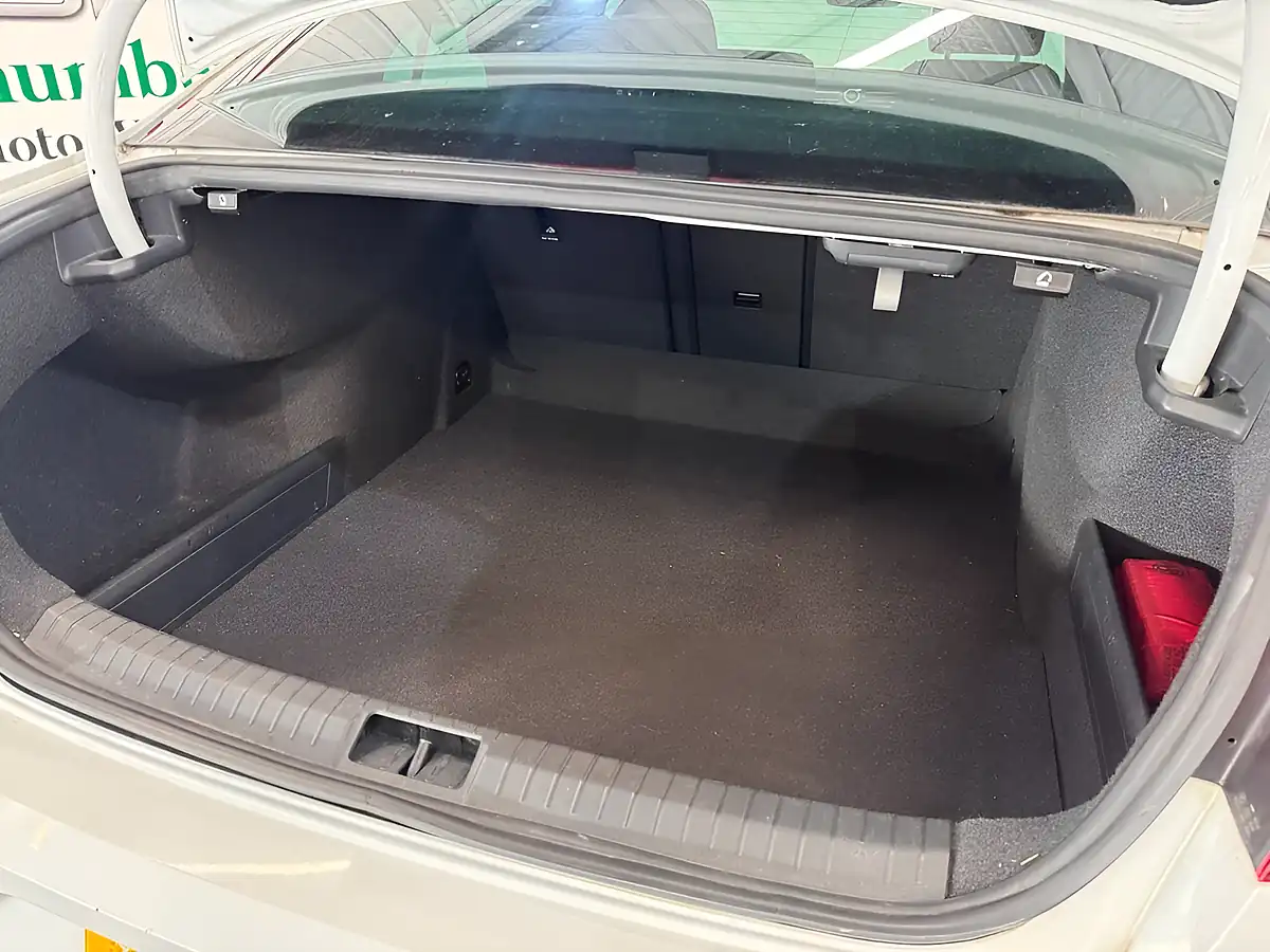 Used 2016 Volkswagen Passat R-Line White - Interior and Exterior details 17