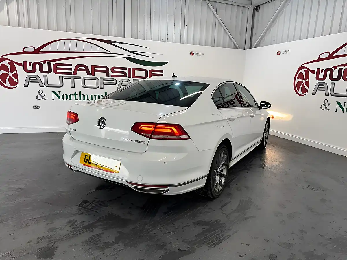 Used 2016 Volkswagen Passat R-Line White - Interior and Exterior details 19