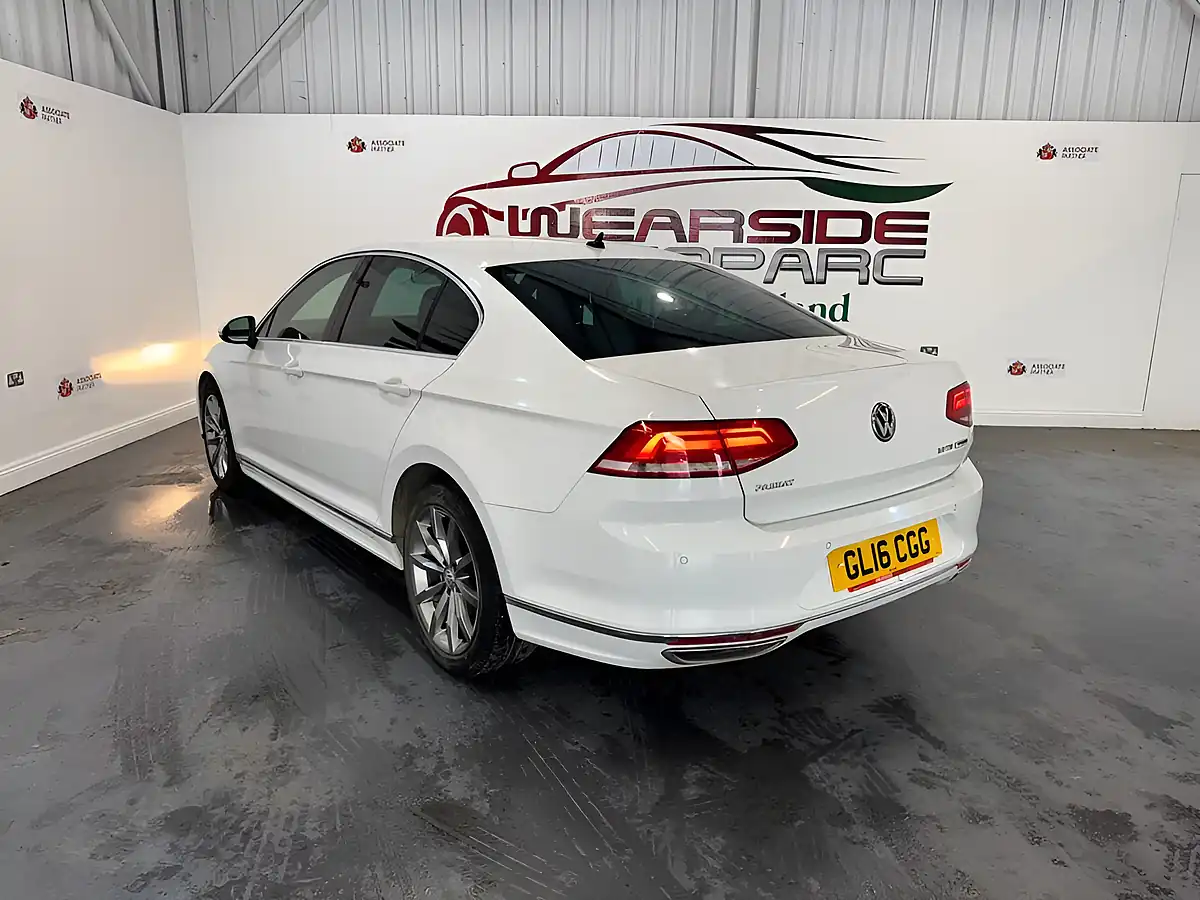 Used 2016 Volkswagen Passat R-Line White - Interior and Exterior details 20