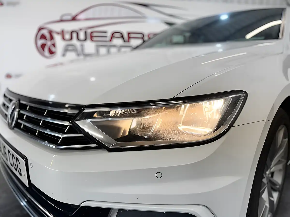 Used 2016 Volkswagen Passat R-Line White - Interior and Exterior details 4