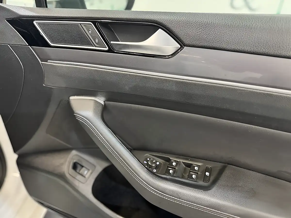 Used 2016 Volkswagen Passat R-Line White - Interior and Exterior details 6