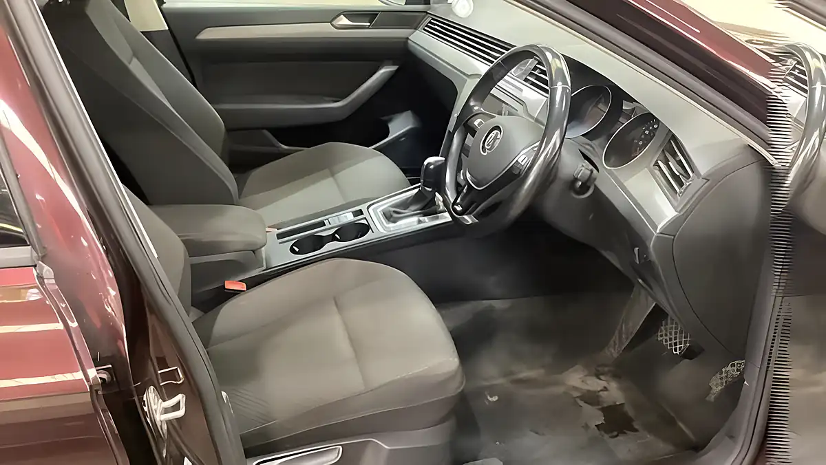 Used 2016 Volkswagen Passat S Red - Interior and Exterior details 8