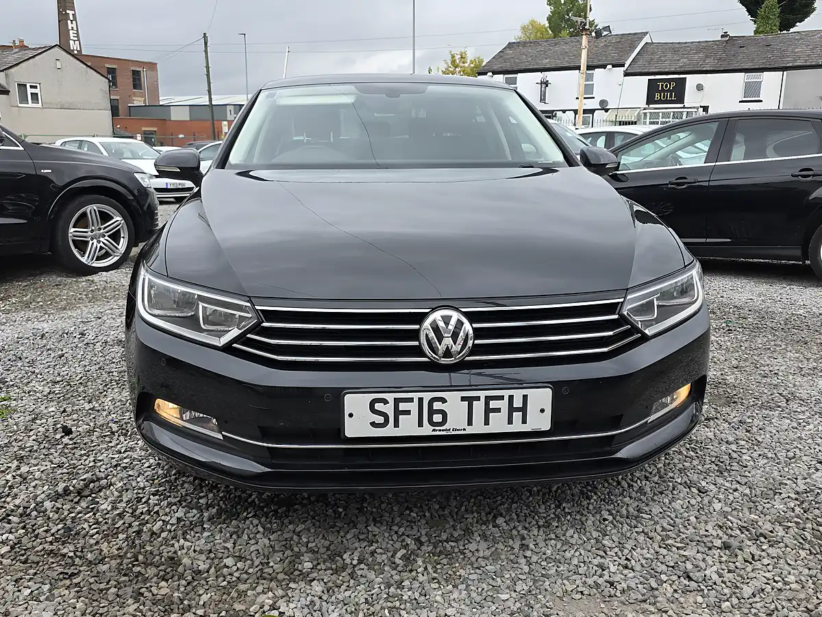 Used 2016 Volkswagen Passat Se Business Black - Front View