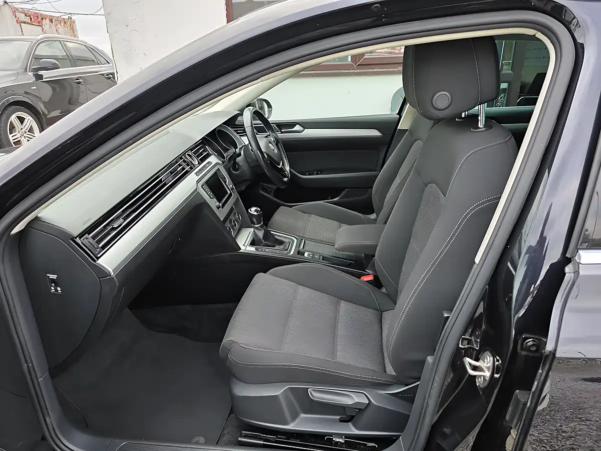 Used 2016 Volkswagen Passat Se Business Black - Interior and Exterior details 10