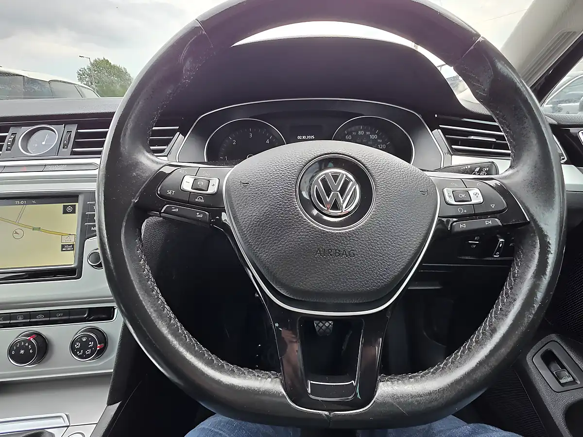 Used 2016 Volkswagen Passat Se Business Black - Interior and Exterior details 11