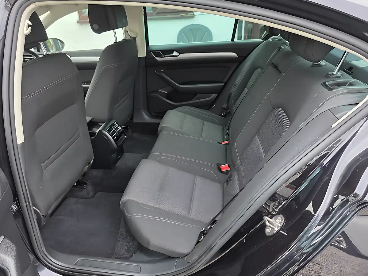 Used 2016 Volkswagen Passat Se Business Black - Interior and Exterior details 16