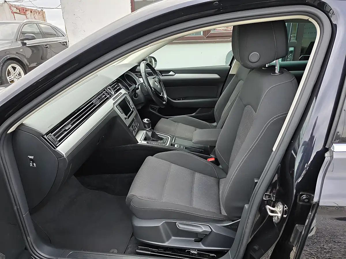 Used 2016 Volkswagen Passat Se Business Black - Interior and Exterior details 18