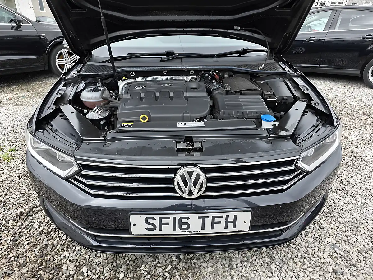 Used 2016 Volkswagen Passat Se Business Black - Interior and Exterior details 19