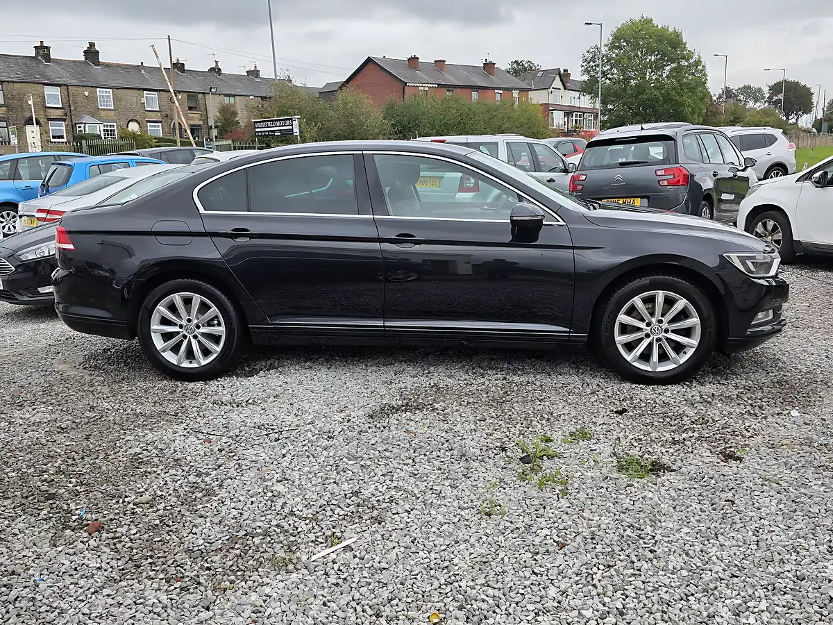 Used 2016 Volkswagen Passat Se Business Black - Interior and Exterior details 4