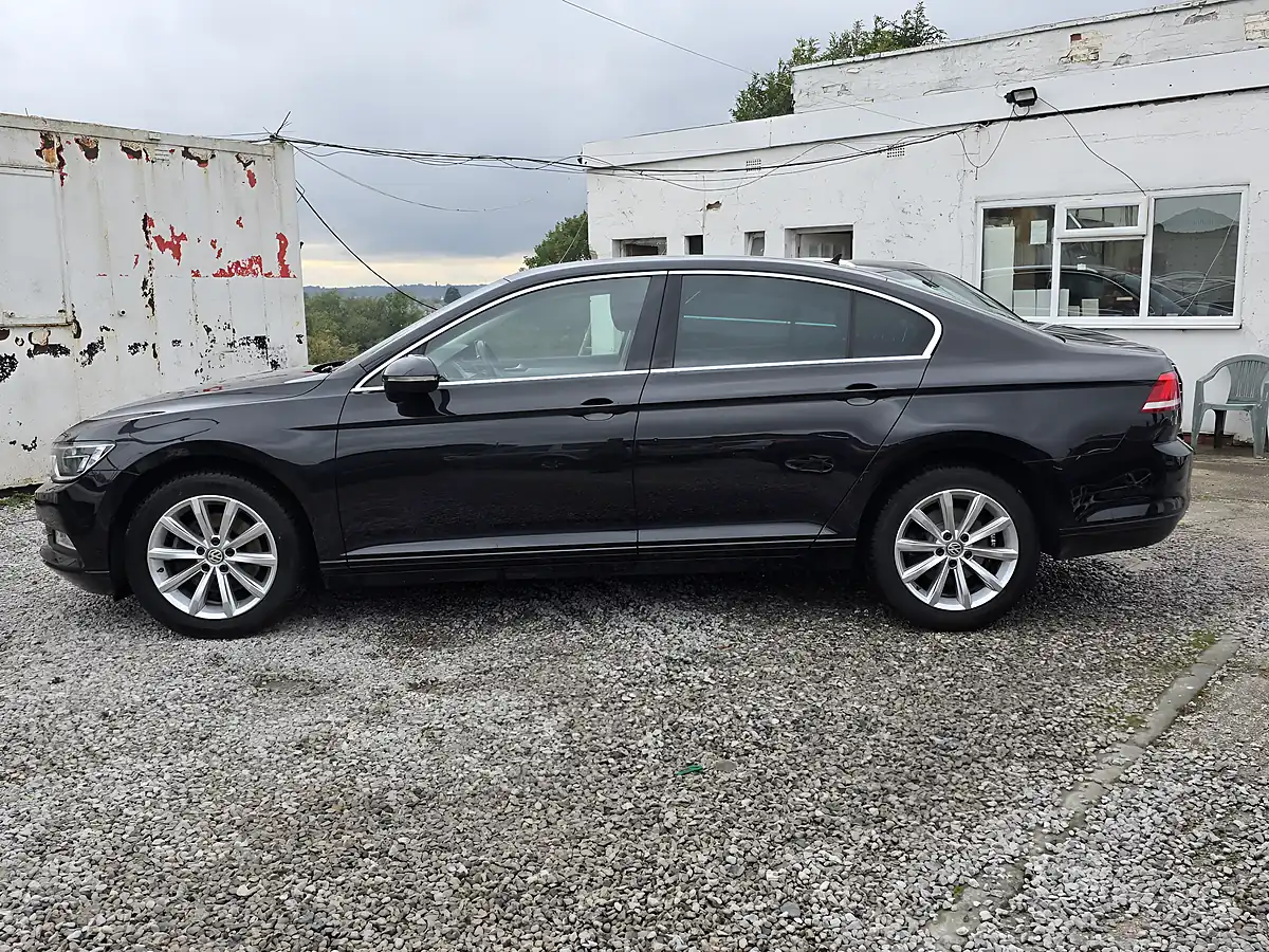Used 2016 Volkswagen Passat Se Business Black - Interior and Exterior details 5