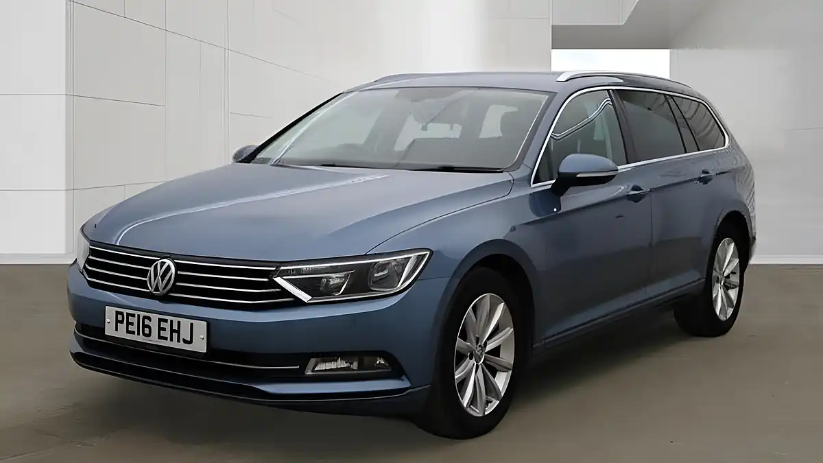 Used 2016 Volkswagen Passat Se Business Blue - Front View