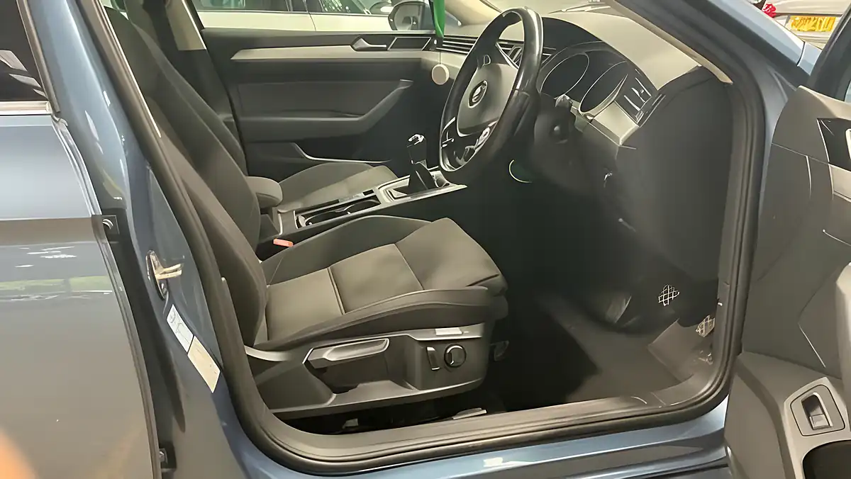 Used 2016 Volkswagen Passat Se Business Blue - Interior and Exterior details 8