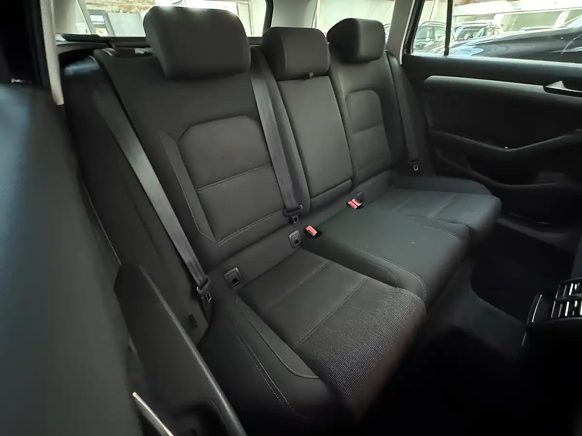 Used 2016 Volkswagen Passat Se Business Deep Black - Interior and Exterior details 11