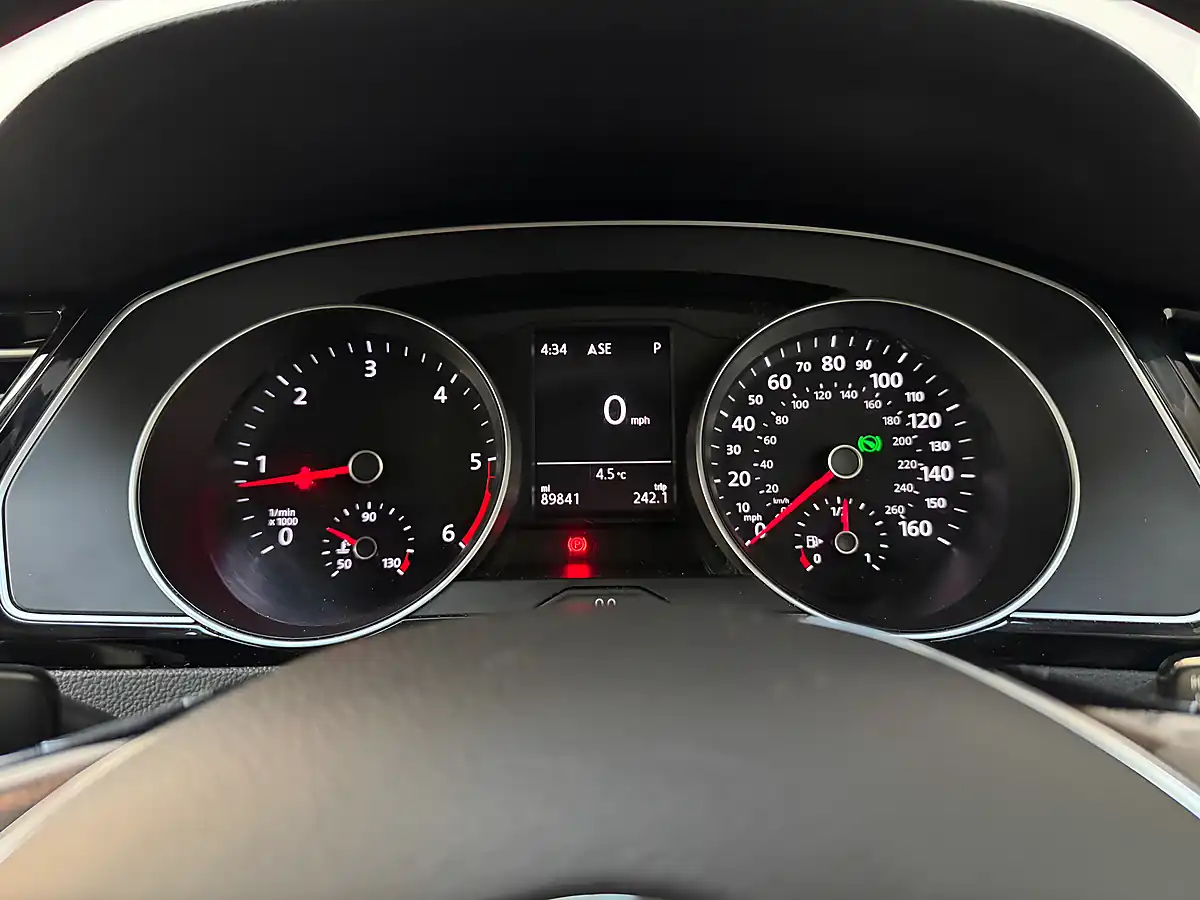 Used 2016 Volkswagen Passat Se Business Deep Black - Interior and Exterior details 12
