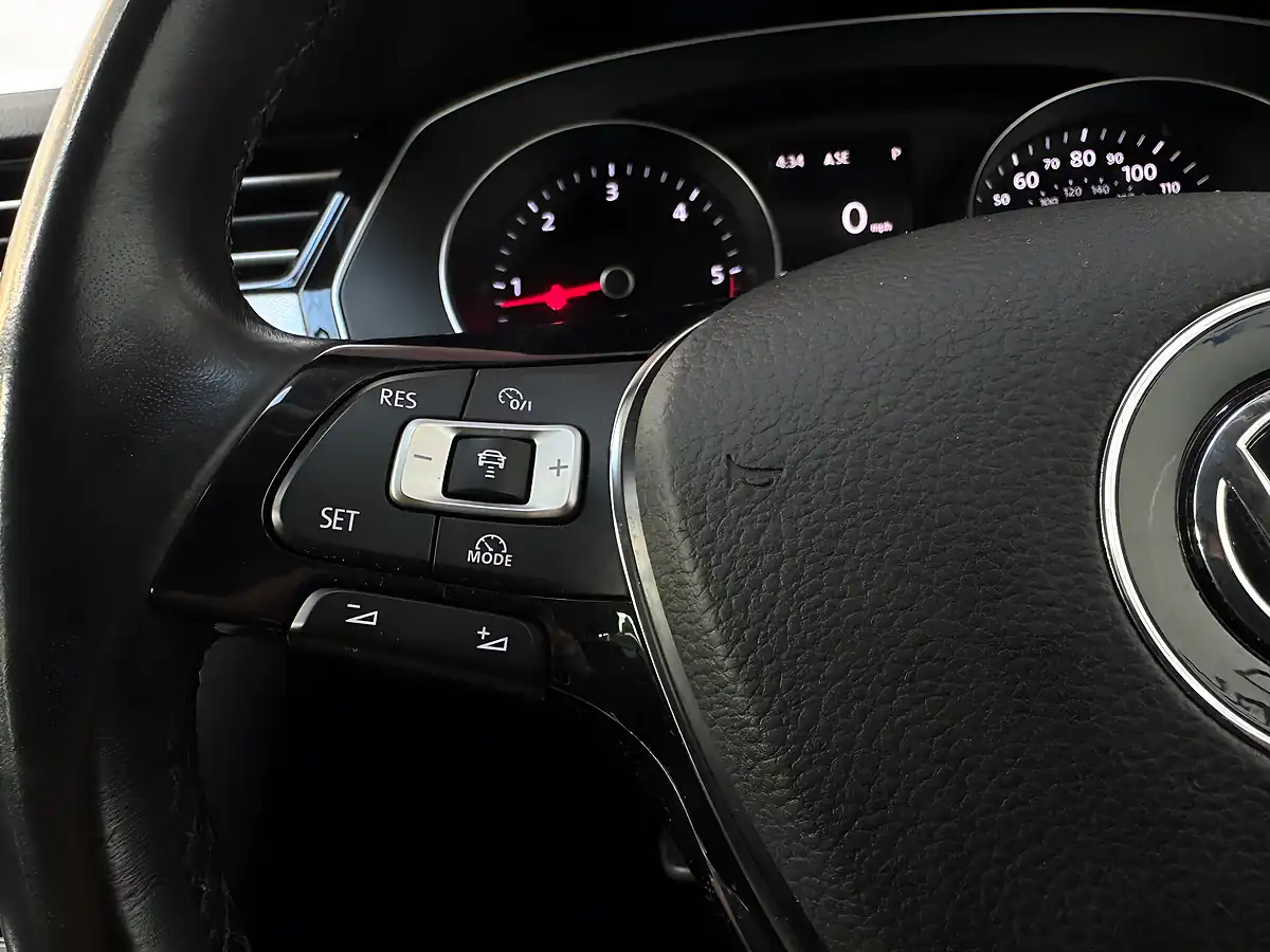 Used 2016 Volkswagen Passat Se Business Deep Black - Interior and Exterior details 18