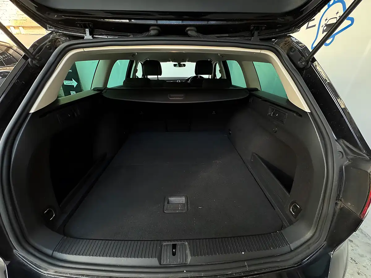 Used 2016 Volkswagen Passat Se Business Deep Black - Interior and Exterior details 19