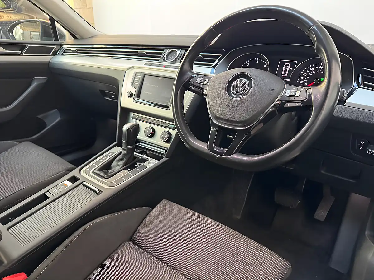 Used 2016 Volkswagen Passat Se Business Deep Black - Interior and Exterior details 3