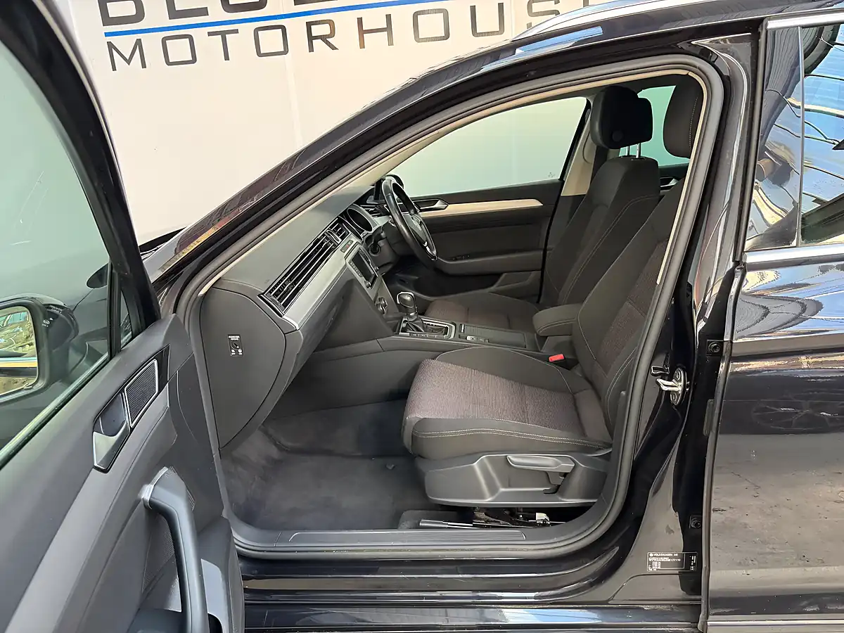 Used 2016 Volkswagen Passat Se Business Deep Black - Interior and Exterior details 9