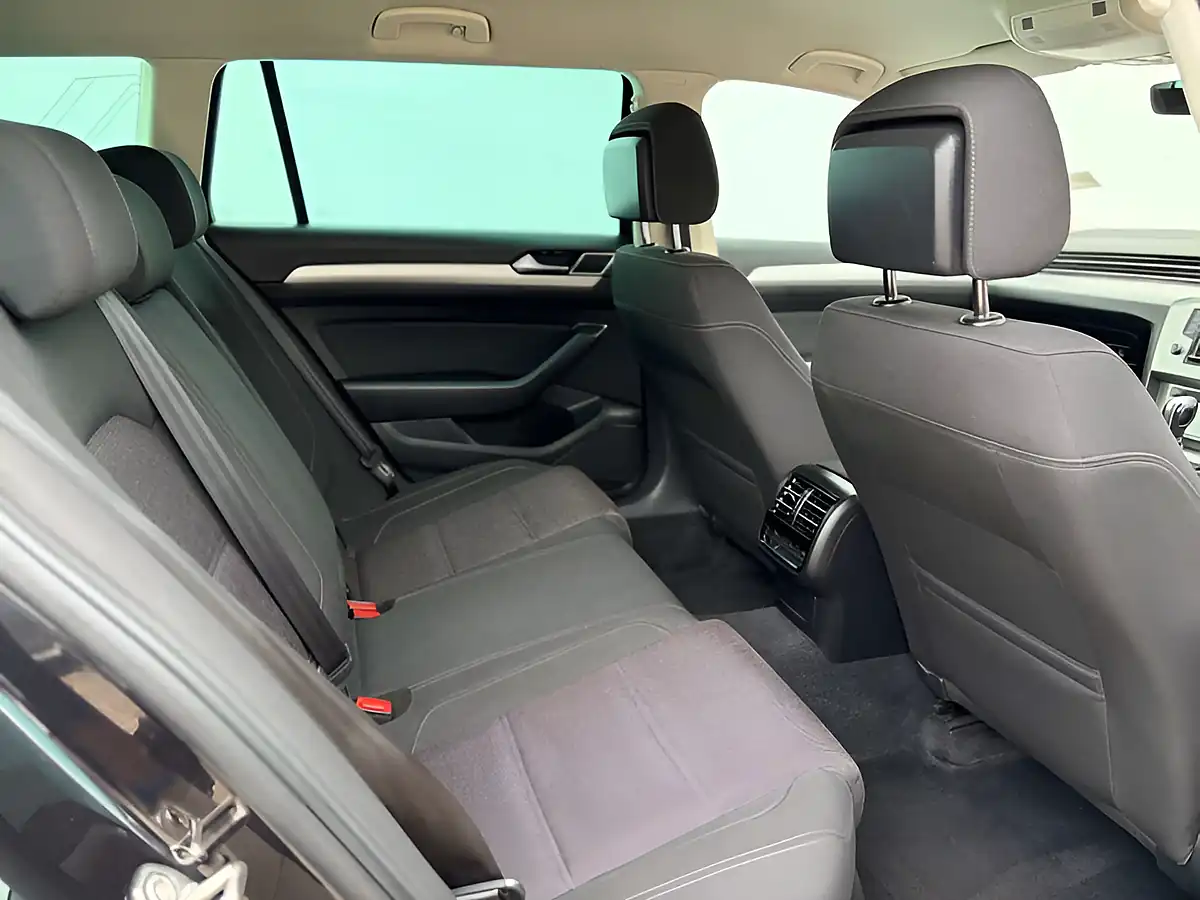 Used 2016 Volkswagen Passat Se Business Deep Black - Interior and Exterior details 11