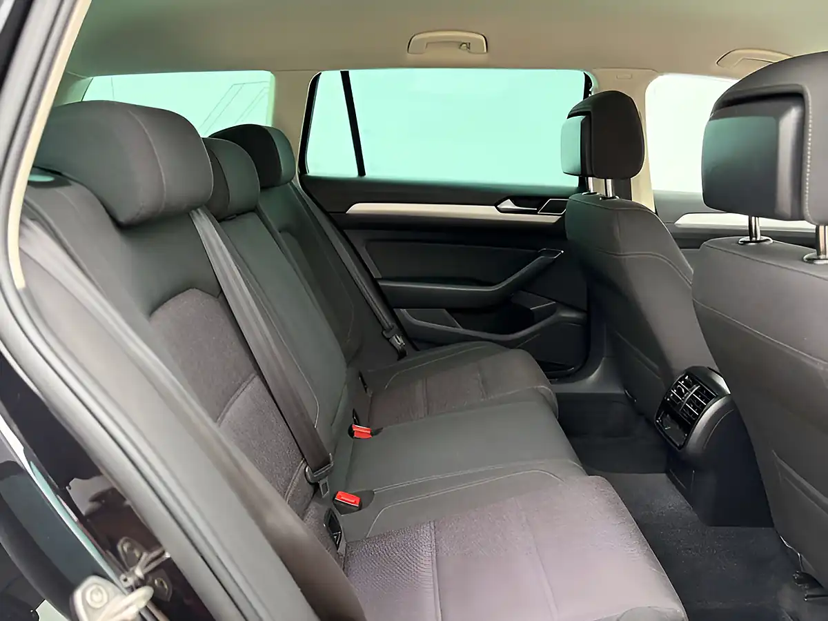 Used 2016 Volkswagen Passat Se Business Deep Black - Interior and Exterior details 12
