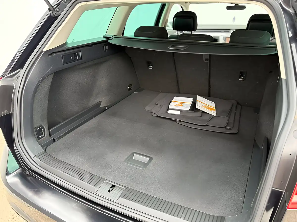 Used 2016 Volkswagen Passat Se Business Deep Black - Interior and Exterior details 14