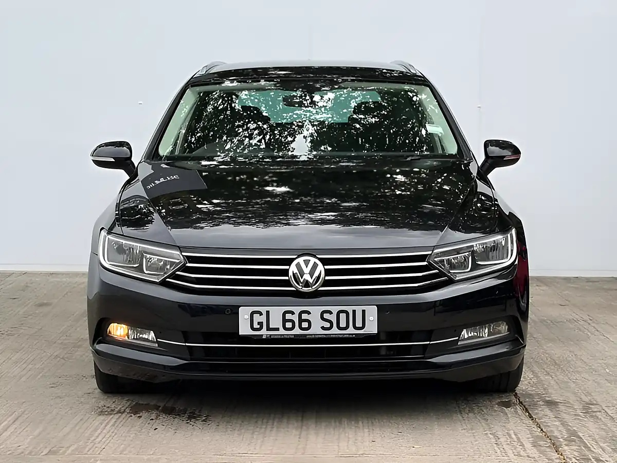 Used 2016 Volkswagen Passat Se Business Deep Black - Interior and Exterior details 15